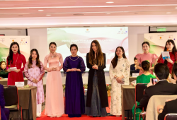Xây dựng thương hiệu áo dài Việt Nam trên bản đồ thời trang thế giới