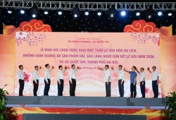 Khai mạc Lễ hội Chùa Thầy, gắn kết di sản văn hóa với quảng bá tinh hoa làng nghề Việt