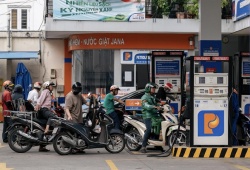 Giá xăng dầu ngày 29/4: Thế giới vượt ngưỡng 110 USD, trong nước điều chỉnh giá sớm