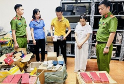 Hai chị em ruột cầm đầu đường dây mua bán nước hoa giả mạo các nhãn hiệu nổi tiếng thế giới