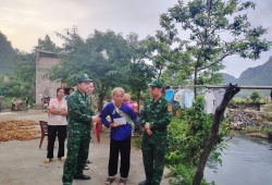 Đồn Biên phòng Ngọc Côn cứu hộ công dân gặp nạn trên sông Quây Sơn