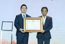CLB bóng đá Hà Nội vinh dự đón nhận Huân chương Lao động hạng Nhì