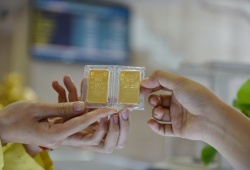 Giá vàng ngày 13/7: Vàng SJC 'bốc hơi' 1 triệu đồng/lượng