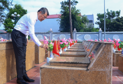 Thủ tướng dâng hương tưởng niệm các Anh hùng liệt sĩ tại tỉnh Lạng Sơn