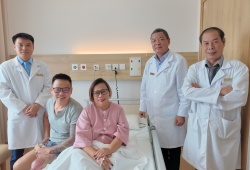 Vinmec Đà Nẵng mổ cấp cứu loại bỏ khối u buồng trứng khổng lồ cho bệnh nhân suy thận