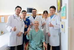Cứu cụ ông bị phình động mạch chủ dọa vỡ bằng kỹ thuật can thiệp không cần mổ mở