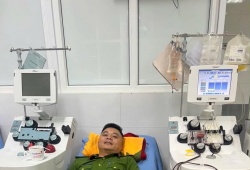 Thanh Hóa: Ba cán bộ công an hiến tiểu cầu cứu người đang bị tạm giam qua cơn nguy kịch