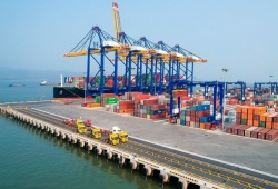 Xuất khẩu tăng tốc nửa đầu tháng 8/2026