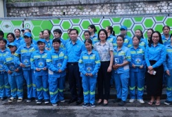 Hà Nội tặng quà, động viên công nhân lao động dịp Quốc khánh 2/9