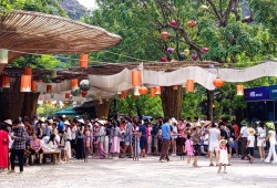 Ninh Bình đón gần nửa triệu lượt khách trong 3 ngày đầu nghỉ lễ Quốc khánh