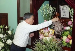 Tổng Bí thư, Chủ tịch nước Tô Lâm dâng hương tưởng nhớ Chủ tịch Hồ Chí Minh