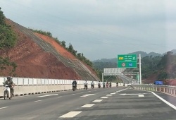 Cao tốc Hữu Nghị – Chi Lăng: Kiến nghị xử lý nghiêm người, phương tiện tự ý vào công trường