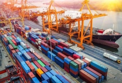 Xuất nhập khẩu 8 tháng đạt kỷ lục 770 tỷ USD, nhập siêu trở lại