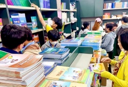 Thủ tướng yêu cầu cung ứng đủ sách giáo khoa, báo cáo trước ngày 22/9