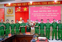 Trao thưởng đột xuất cho lực lượng triệt phá chuyên án ma túy