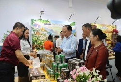 Đặc sản Việt Nam và Lào hội tụ tại Tuần lễ sản phẩm 'Hoa đẹp Chăm Pa'