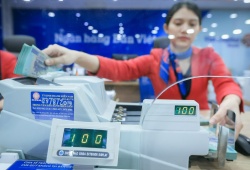 Hàng loạt ngân hàng hạ lãi suất tiết kiệm 0,5 - 0,7%