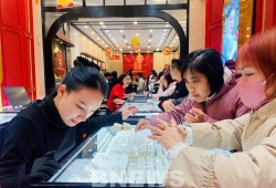 Giá vàng hôm nay 23/10: Vàng thế giới lao dốc, SJC chịu áp lực giảm