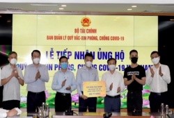 Sun Group ủng hộ hơn 300 tỷ đồng vào Quỹ vắc-xin phòng chống dịch Covid-19