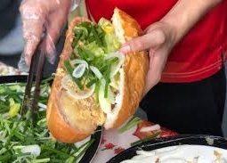 Bộ Y tế vào cuộc vụ ngộ độc sau khi ăn bánh mì tại Nghệ An