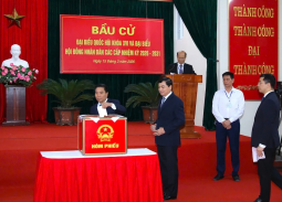 Cử tri Thanh Hóa nô nức ngày hội non sông từ đồng bằng đến miền núi xa xôi