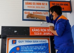 Giá xăng dầu hôm nay 26/3: Đồng loạt giảm, người dân “dễ thở”