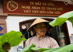 Nghệ nhân Tô Thanh Sơn và dấu ấn men rạn trứ danh Bát Tràng