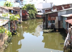 TP. HCM kiến nghị Trung ương hỗ trợ 10.000 tỉ đồng để xóa nhà tạm ven sông