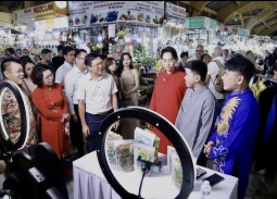 Từ 1/7, KOL, KOC livestream bán hàng phải chịu trách nhiệm đến đâu?