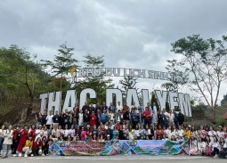 Kết nối du lịch với Famtrip có chủ đề “Mộc Châu mùa hồng chín 2024”