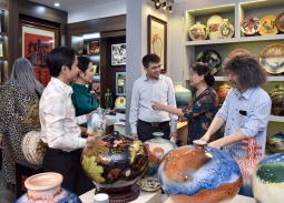 Làng gốm Bát Tràng và làng lụa Vạn Phúc là thành viên mạng lưới thủ công sáng tạo toàn cầu
