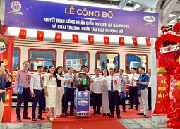 Khai trương đoàn tàu chất lượng cao 'Hoa Phượng Đỏ'
