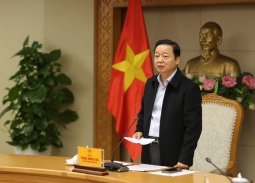 Phó Thủ tướng Trần Hồng Hà chủ trì cuộc họp ứng phó bão số 13 