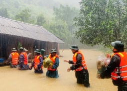 Dự báo thời tiết ngày 6/11: Bão số 13 gây mưa lớn ở Trung Bộ