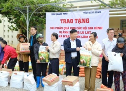 Quảng Ninh trao 300 phần quà hỗ trợ người dân xã D’Ran, tỉnh Lâm Đồng