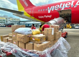Những chuyến bay Vietjet chở đầy yêu thương