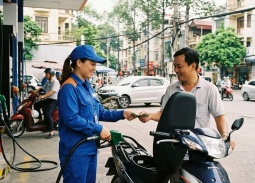 Giá bán lẻ xăng dầu ngày 14/12 ổn định ở mức thấp, hỗ trợ chi phí cuối năm