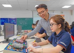 Phát triển đội ngũ trí thức Việt Nam làm động lực then chốt đạt mục tiêu nước thu nhập cao 