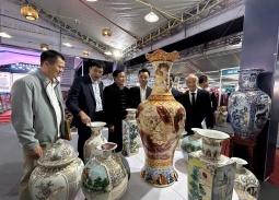 Hà Nội quảng bá, kết nối sản phẩm OCOP, thủ công mỹ nghệ và làng nghề tại Bát Tràng 