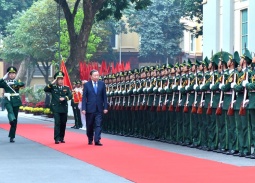 Quân đội nhân dân vững bước dưới cờ Đảng quang vinh 