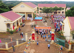 Hỗ trợ 450.000 đồng/tháng và 8kg gạo cho học sinh xã biên giới