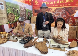 Nhiều vật phẩm có giá trị cùng xuất hiện tại Chương trình Giao lưu cổ vật và trang sức thiết kế đặc sắc 2025