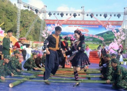 Rộn ràng Ngày hội Văn hóa các dân tộc vùng biên Sam Mứn, Điện Biên