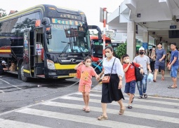 Hà Nội và TP.HCM tăng cường vận tải, nhiều tuyến miễn phí vé dịp Tết Dương lịch