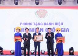 Nghệ nhân Nhữ Văn Cường và hành trình tiếp lửa chạm khắc Đông Giao