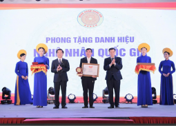 Nghệ nhân Vũ Văn Vinh: Người thổi hồn Việt vào kiến trúc nhà gỗ cổ truyền 