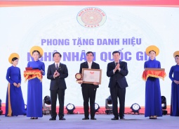 Nghệ nhân Vũ Văn Vinh: Người thổi hồn Việt vào kiến trúc nhà gỗ cổ truyền 