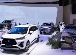 Xe Nhật giảm giá sâu, Toyota bảo hành tới 10 năm cho khách hàng