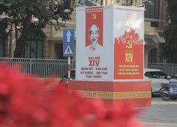 Hà Nội rực rỡ cờ hoa hướng tới sự kiện chào mừng Đại hội XIV của Đảng