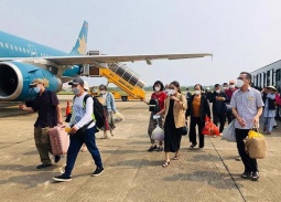 Hàng không mở loạt chuyến bay đêm, ngành đường sắt cung ứng 384.000 chỗ dịp Tết